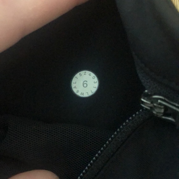 Lululemon Athletica Black Cropped Leggings W/ Pockets - Picture 7 of 7